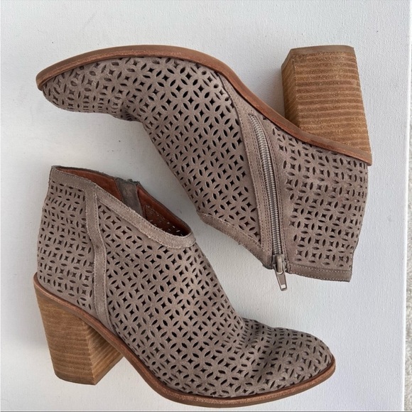 Jeffrey Campbell Medera taupe ankle bootie - Picture 1 of 8